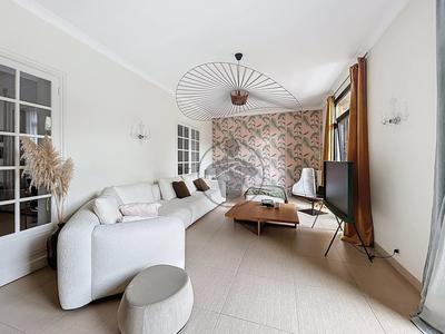 Maison - 328 m² - 8 pièces