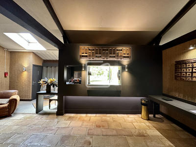 Maison - 1 500 m² - 49 pièces