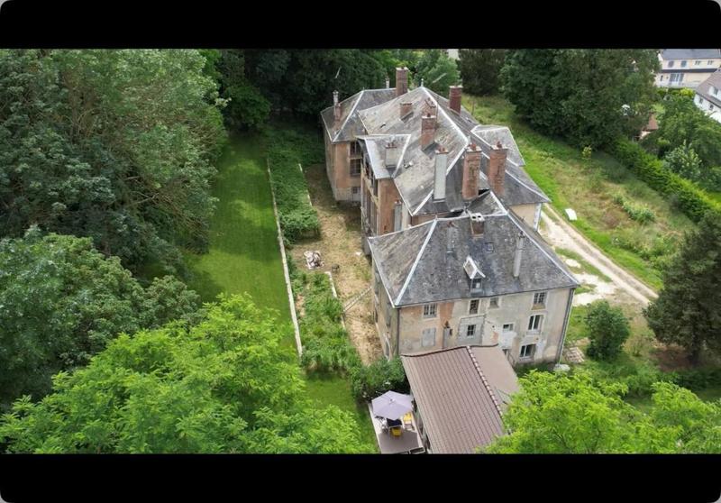 Château - 1 300 m² - 35 pièces