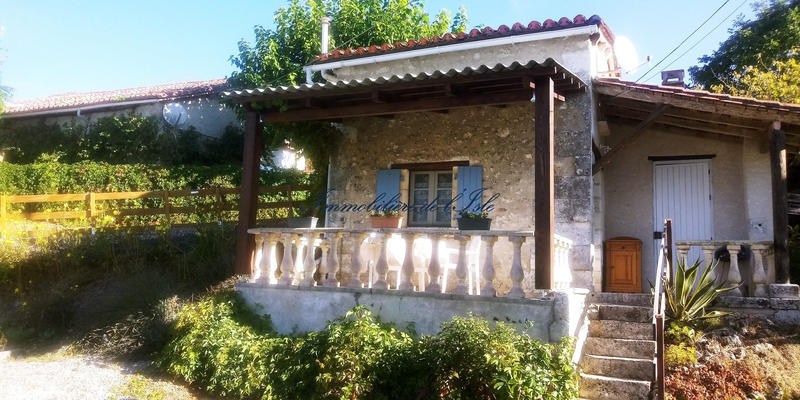 Maison - 330 m² - 16 pièces