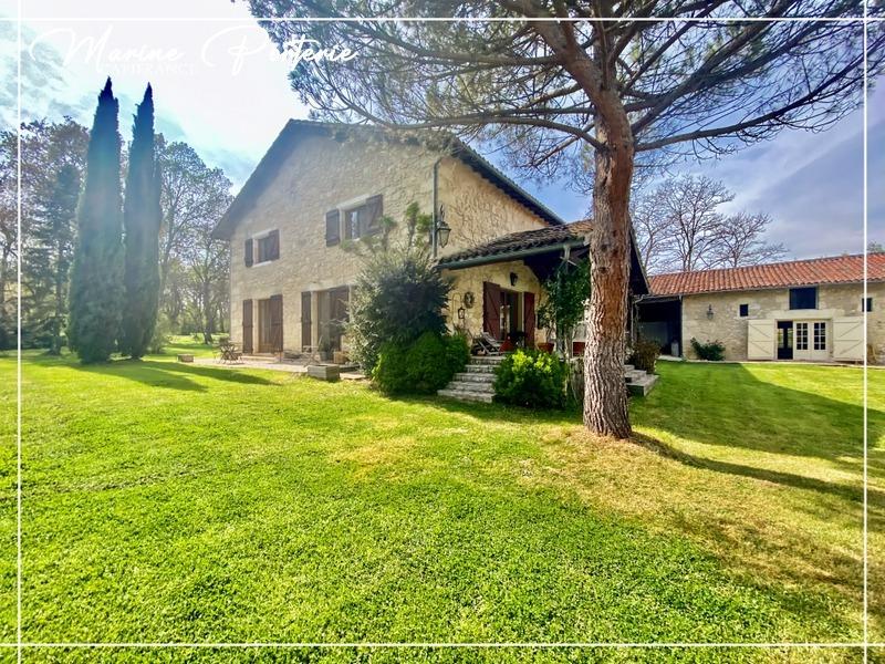 Maison en pierre - 235 m² - 5 pièces