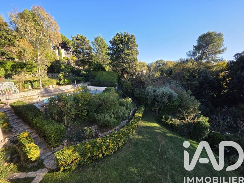 Maison - 330 m² - 9 pièces