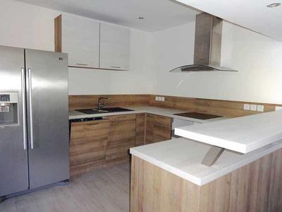 Maison - 99 m² - 6 pièces