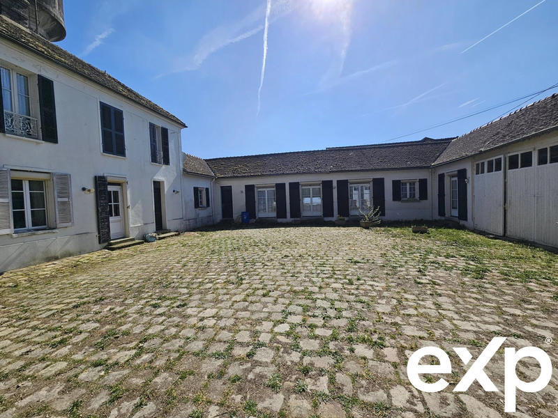 Maison - 243 m² - 9 pièces