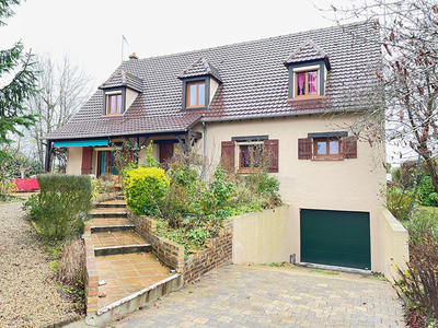 Maison - 180 m² - 9 pièces