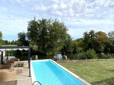 Propriété - 162 m² - 6 pièces