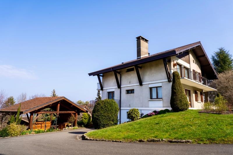 Maison - 241 m² - 9 pièces