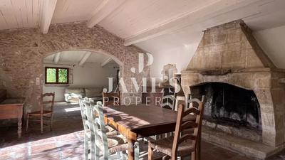 Maison - 250 m² - 8 pièces