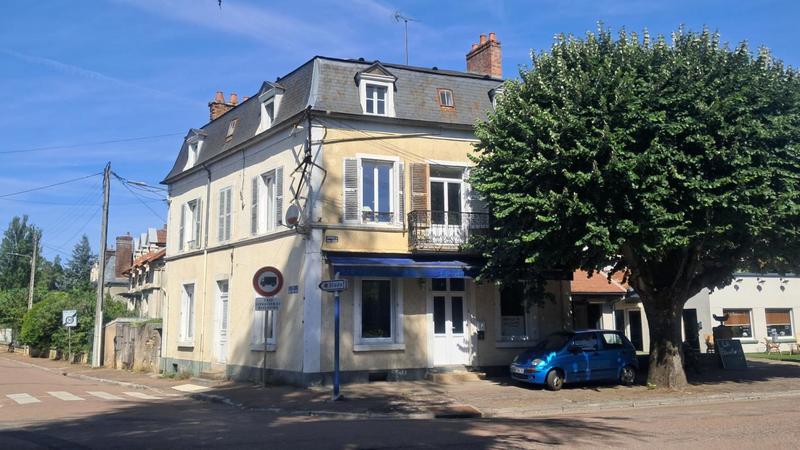 Maison - 226 m² - 8 pièces