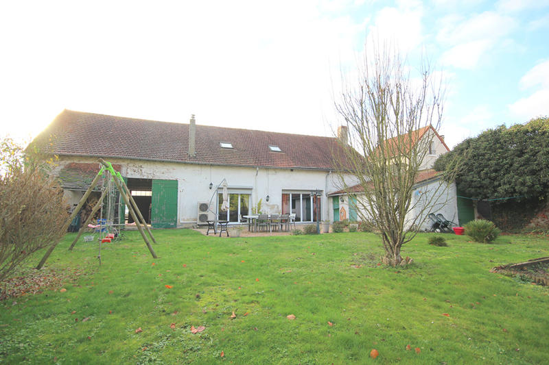 Maison - 370 m² - 11 pièces