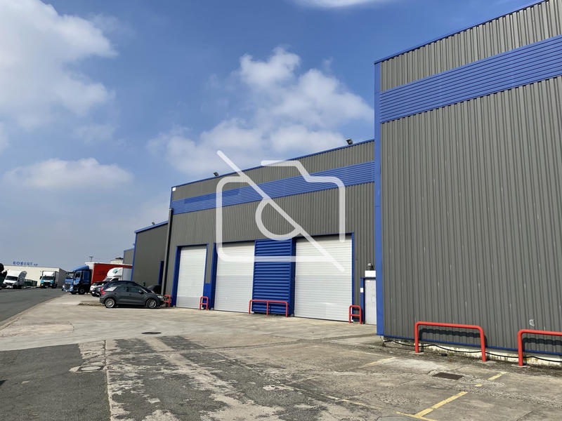 Entrepôt - 3 000 m²