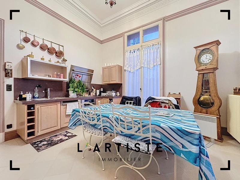 Château - 590 m² - 16 pièces