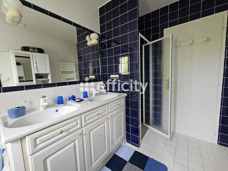 Maison - 196 m² - 7 pièces