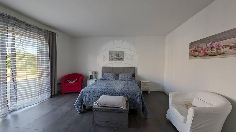 Maison - 290 m² - 9 pièces