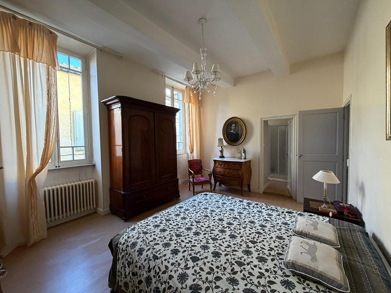 Maison - 340 m² - 8 pièces