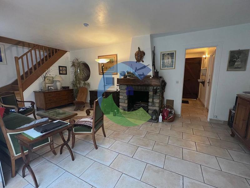 Maison - 220 m² - 8 pièces