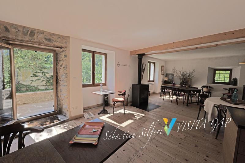 Maison - 223 m² - 12 pièces