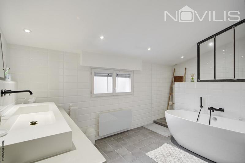 Maison - 210 m² - 5 pièces