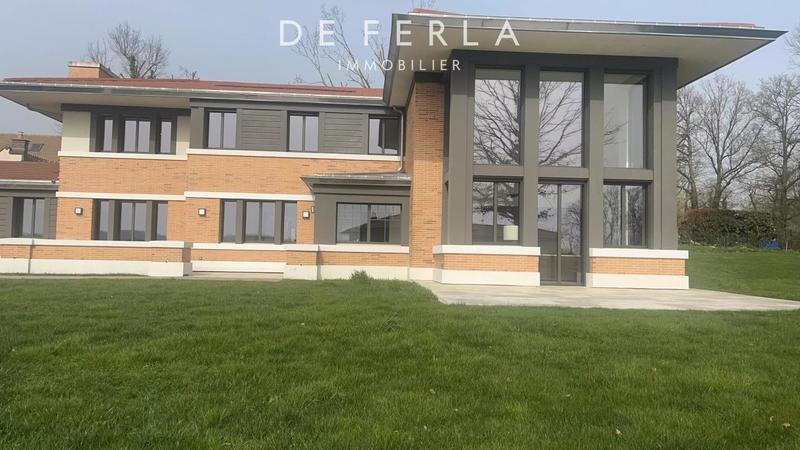 Demeure - 50 m² - 10 pièces