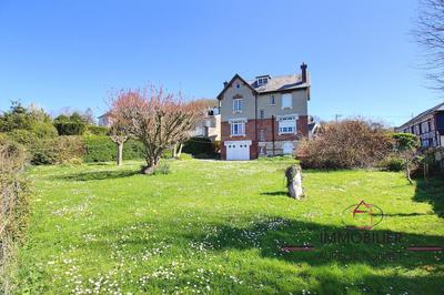 Maison - 182 m² - 8 pièces