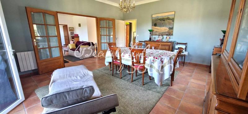 Villa - 210 m² - 6 pièces