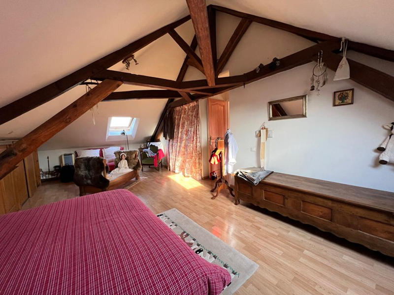 Propriété - 250 m² - 7 pièces