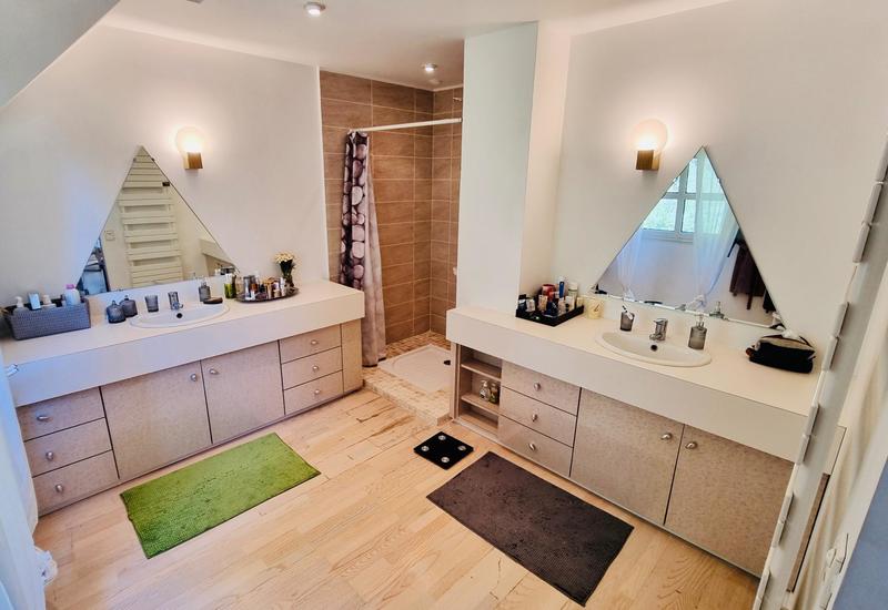 Maison - 210 m² - 7 pièces