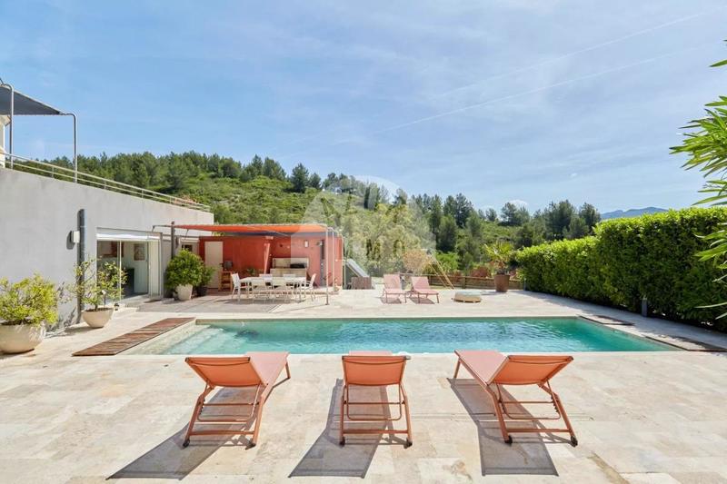 Villa - 350 m² - 6 pièces