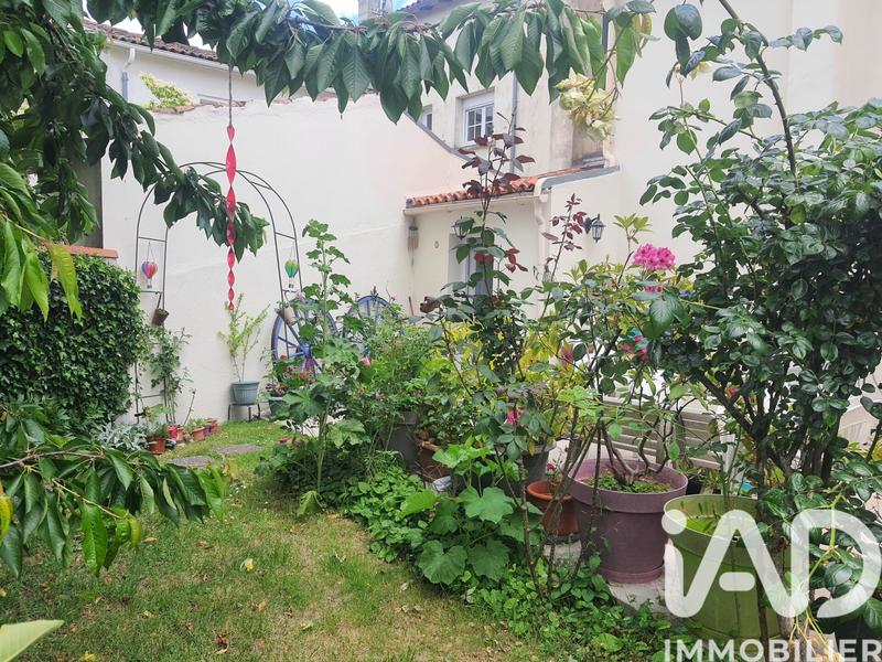 Maison - 1 215 m² - 7 pièces