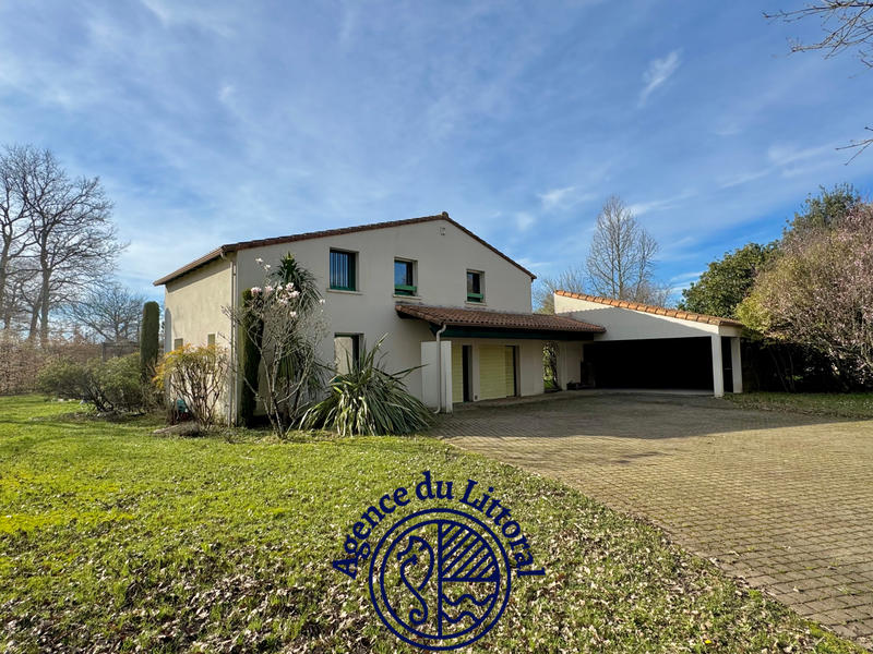 Maison - 240 m² - 6 pièces