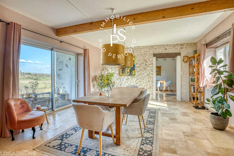 Maison - 212 m² - 8 pièces