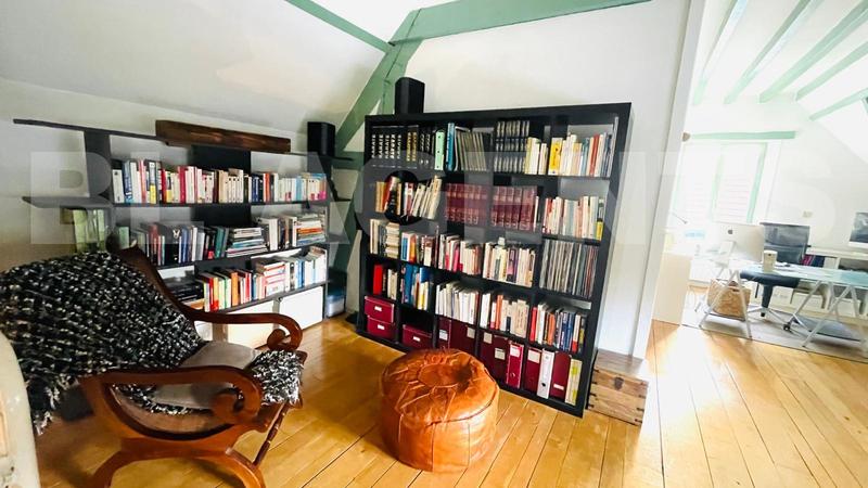 Demeure - 261 m² - 8 pièces