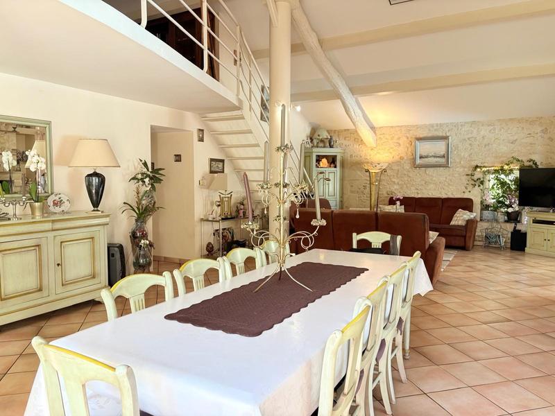 Maison - 326 m² - 10 pièces