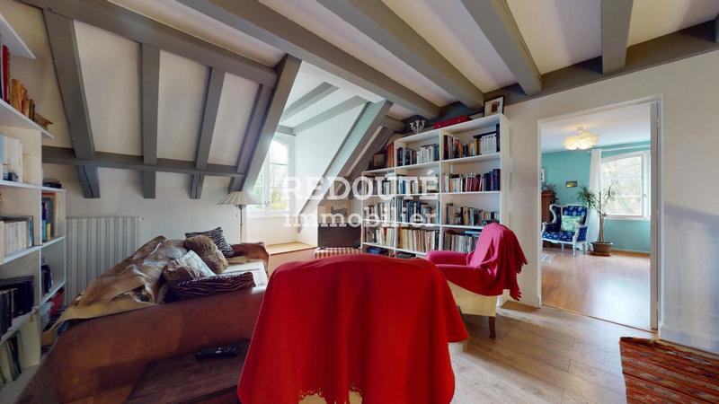 Propriété - 239 m² - 8 pièces