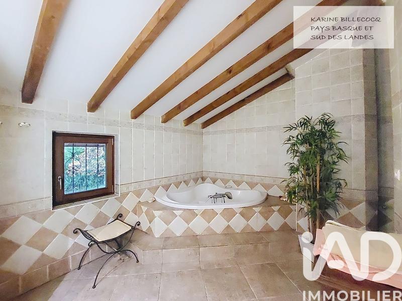 Maison - 338 m² - 12 pièces