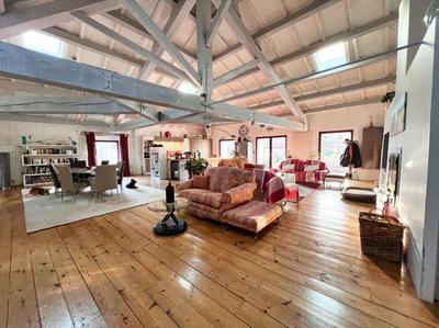 Maison - 303 m² - 6 pièces