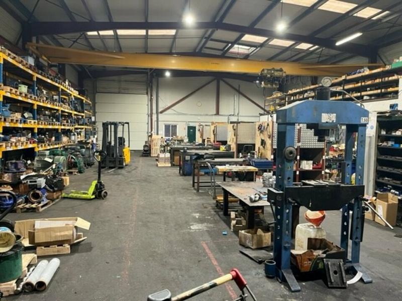 Local d'activité / Entrepôt - 610 m²