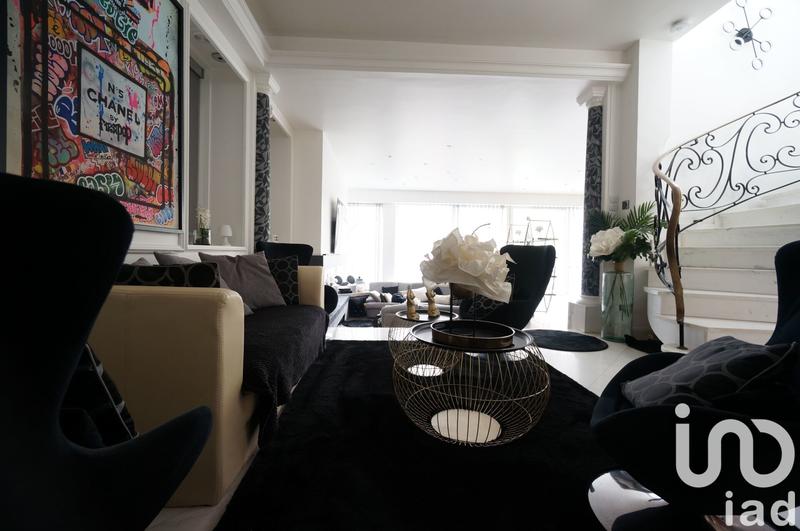 Maison - 280 m² - 7 pièces