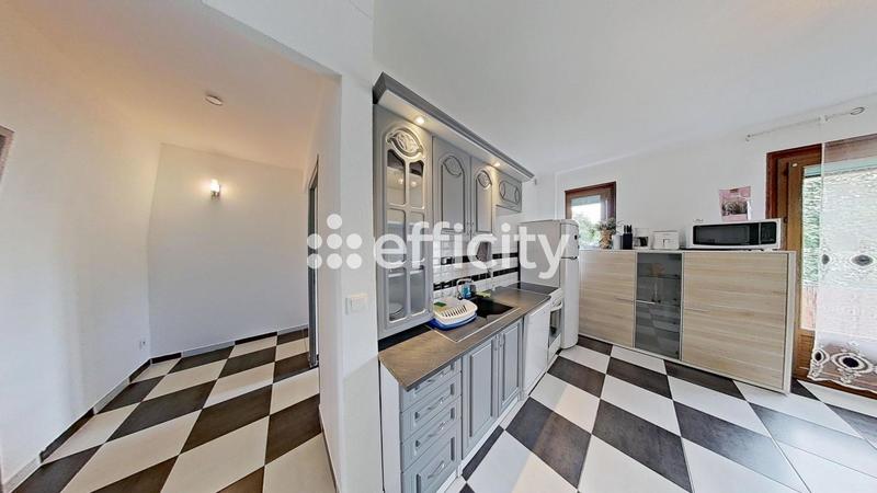 Maison - 210 m² - 14 pièces