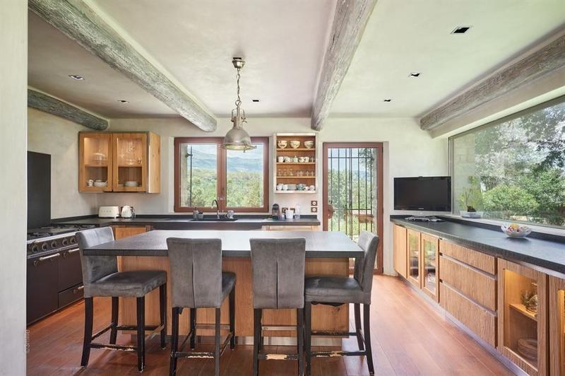 Maison - 700 m² - 12 pièces