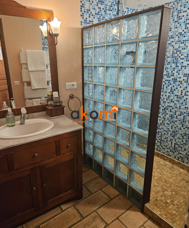 Maison - 338 m² - 8 pièces