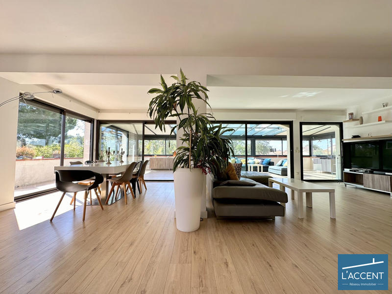 Maison - 370 m² - 7 pièces