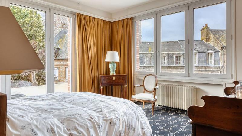 Maison - 270 m² - 8 pièces