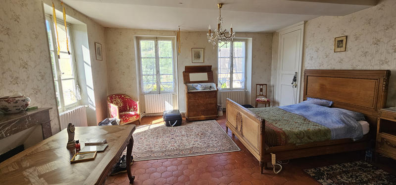 Maison - 210 m² - 9 pièces