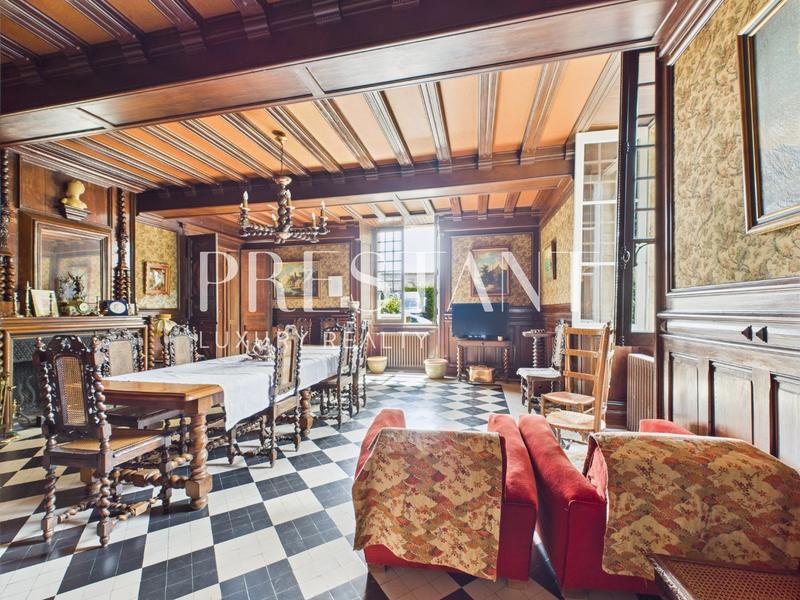 Maison - 400 m² - 10 pièces