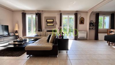 Maison traditionnelle - 130 m² - 8 pièces