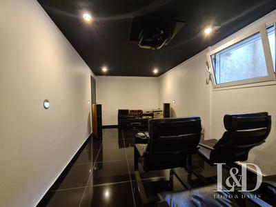 Local d'activités - 574 m² - 12 pièces