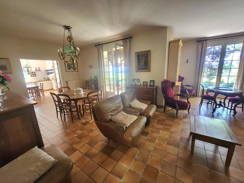 Maison - 230 m² - 10 pièces