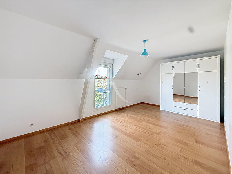 Maison - 232 m² - 8 pièces