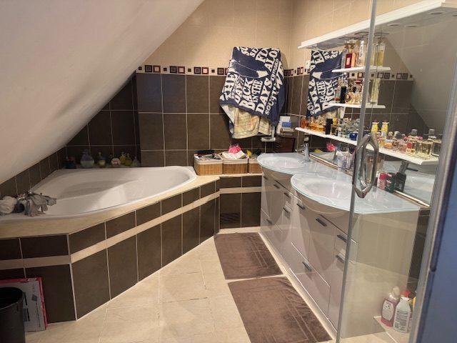 Maison - 127 m² - 6 pièces